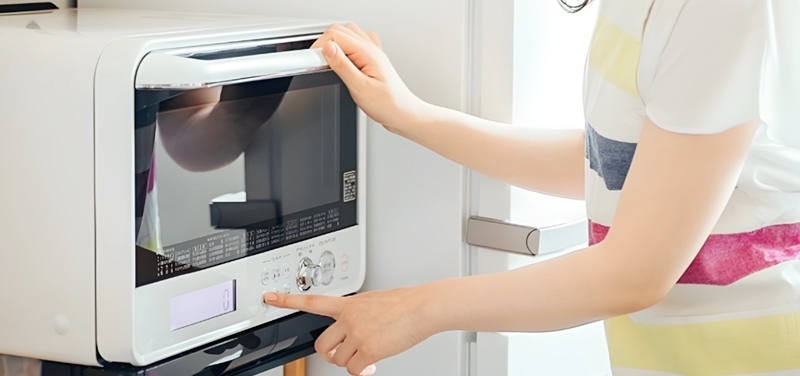 電子レンジで温める様子